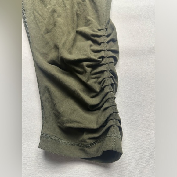 Lululemon sunset salutation crop. Luon light, fold down layered waist. Size 6 - Picture 10 of 16